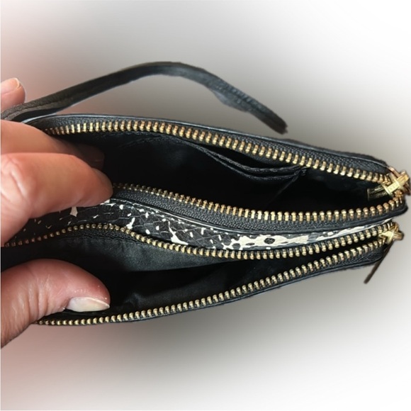 EUC Coach wristlet - Picture 3 of 3